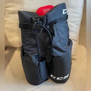 Hockey pants - youth Large - excellent condition